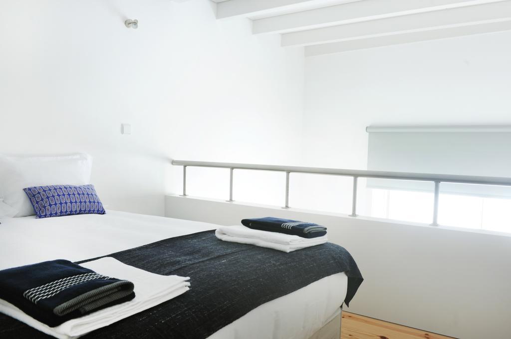 Lovely Mezzanine In With Free Parking Oporto