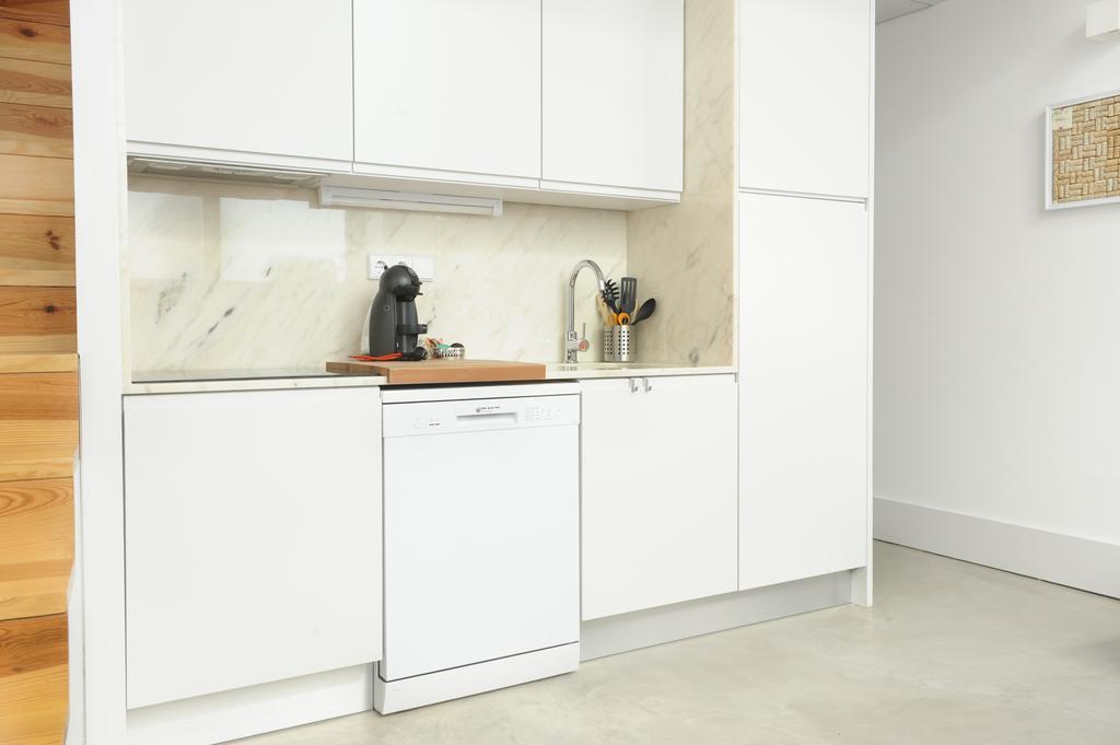 Lovely Mezzanine In With Free Parking *